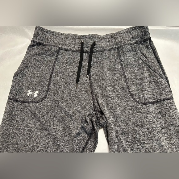 Under Armour women’s gray w/black “loose” “heat gear”  lounge pants. Sz M - Picture 4 of 10
